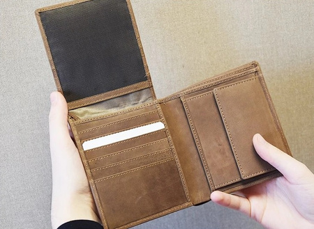 Elegancki portfel skórzany dla myśliwego Jeleń byk Rykowisko – brązowy -12x10cm.