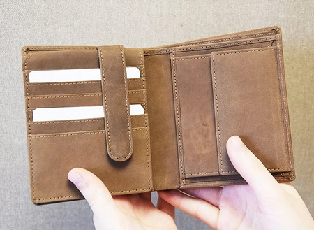 Elegancki portfel skórzany dla myśliwego Jeleń byk Rykowisko – brązowy -12x10cm.